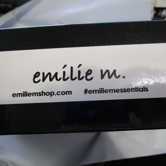 Emilie M. Sahara Breeze Essentials Gift Box - Picture 6 of 7